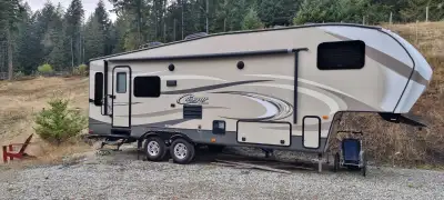 This 1/2 Ton Series Cougar fifth wheel by Keystone RV located on Salt Spring Island offers plenty of...