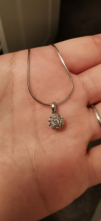 18k white gold diamond pendant