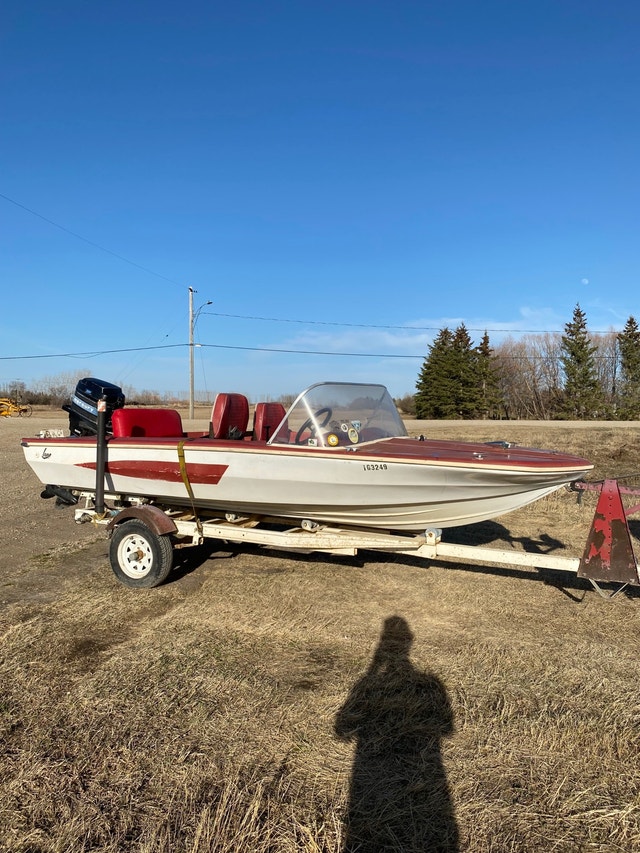 15’ Fiberglass Boat with 50 Hp Mercury Powerboats & Motorboats