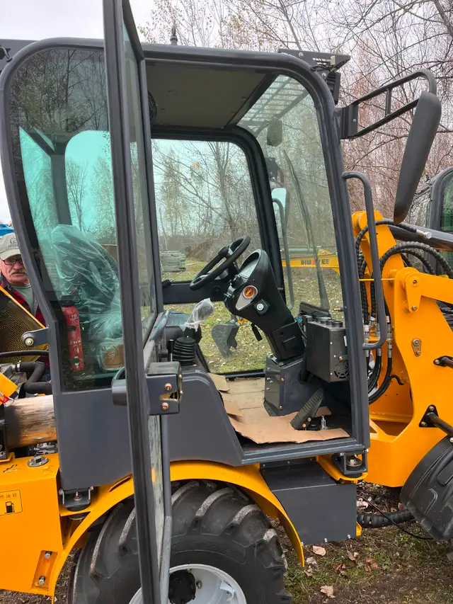 New Wheel Loader – 2T / 4,410 lb, 4WD c/w 3 attachments63838168875651121
