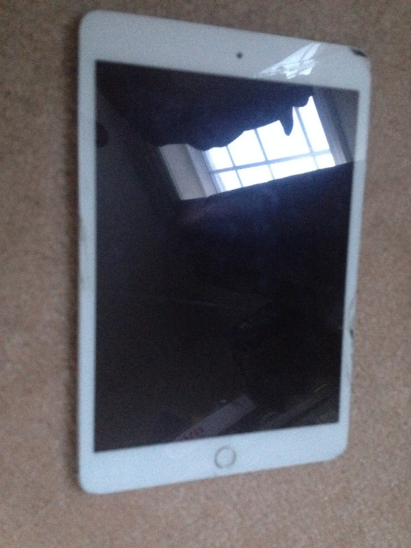 IPad Mini Model MGNV2LL/A - 16 GB LOCKED in iPads & Tablets in City of Toronto