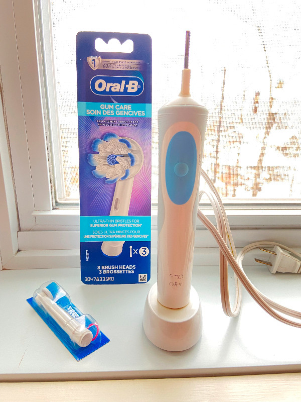 Brosse à dent électrique Oral-B et brossettes Oral-B dans Santé et besoins spéciaux  à Sherbrooke