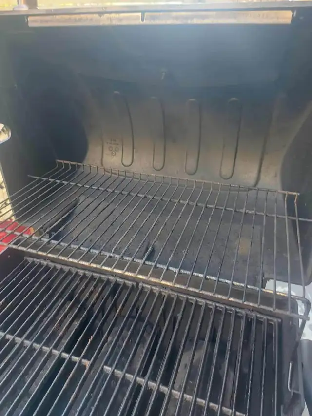 Sterling Porter 3-Burner BBQ + Propane in BBQs & Outdoor Cooking in City of Toronto - Image 5