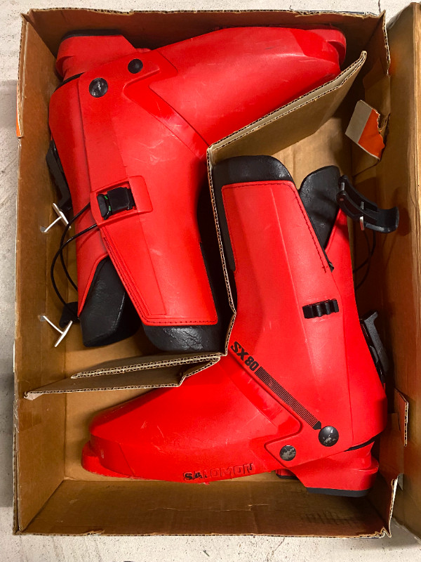 Barely used Salomon SX80 ski boots Mens 350-55 for sale dans Ski  à Région d’Oakville/Halton