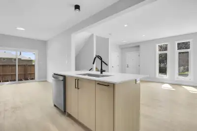 LUXURY 4 BEDROOM 4.5 BATH FANSHAWE COLLEGE STUDENTS, View more