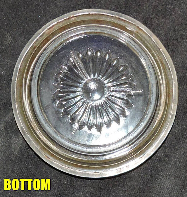 Vintage, (1980's), Crystal Ashtray With Silver Plate Rim in Arts & Collectibles in Ottawa - Image 4