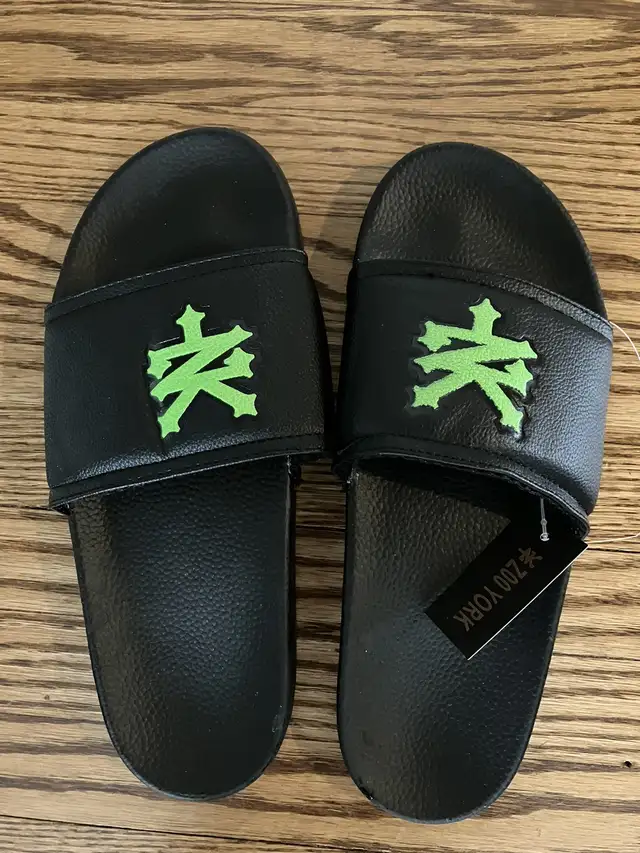 New Zoo York Sandals  in Men's Shoes in Winnipeg - Image 2