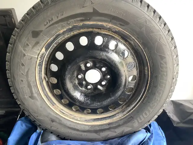 4 pneus d’hiver Bridgestone Blizzard 17 po sur jante noires in Tires & Rims in Laurentides - Image 3