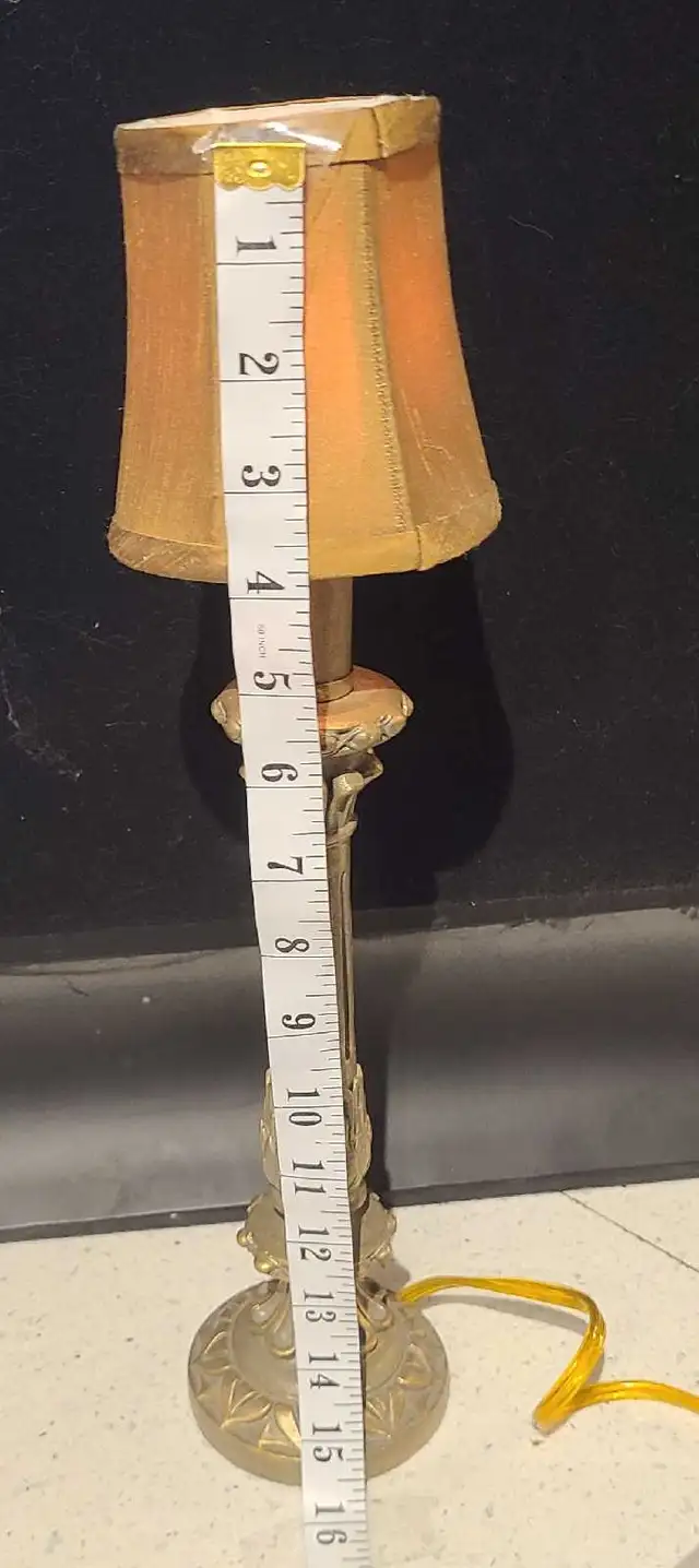 Vintage Brass table lamp in Indoor Lighting & Fans in Mississauga / Peel Region - Image 5