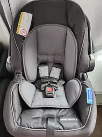 Graco SnugRide SnugLock 35 Infant Car Seat + base