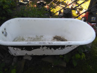 VINTAGE CLAW FOOT TUB