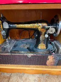 Machine à coudre antique