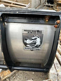 SNOWDOGG PLOW  USED LESS THAN 1 SEASON. MINT CONDITION. W/SALTER