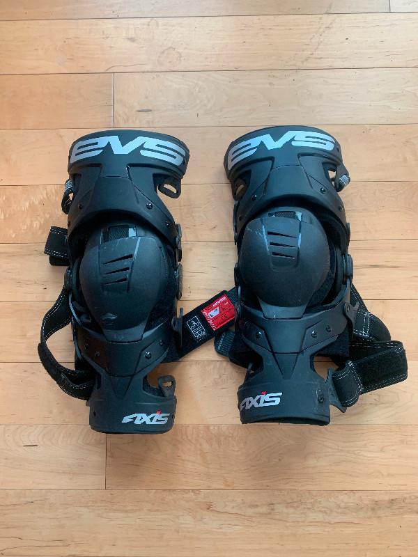 EVS motocross knee brace in Dirt Bikes & Motocross in Whitehorse