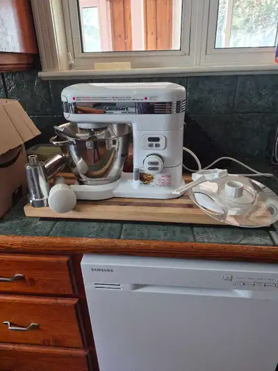 Cuisinart 5.5 quart stand mixer., View more