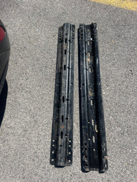 Rails for Fifth wheel hitch 