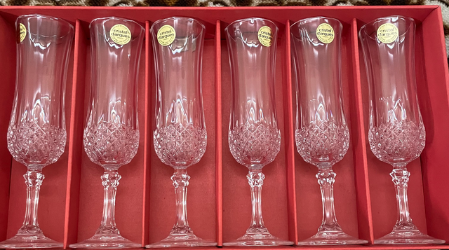 12  CRISTAL D’ARQUES LONGCHAMP CHAMPAGNE FLUTES in Kitchen & Dining Wares in Calgary - Image 3