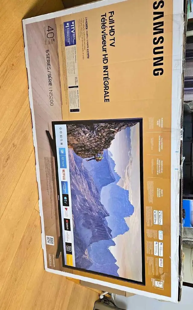 Samsung 40" TVIntelligent 4k smart TV brand new  in TVs in City of Montréal - Image 2