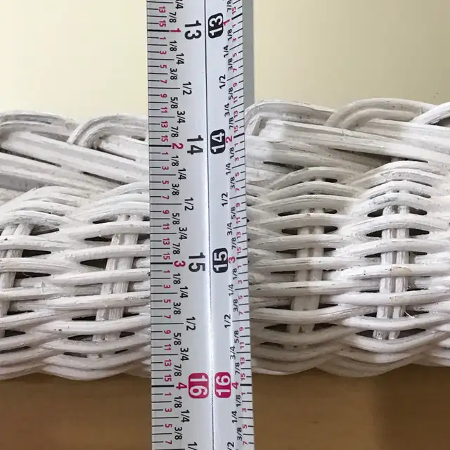 Vintage White Wicker Arched Wall Mirror in Home Décor & Accents in Ottawa - Image 5