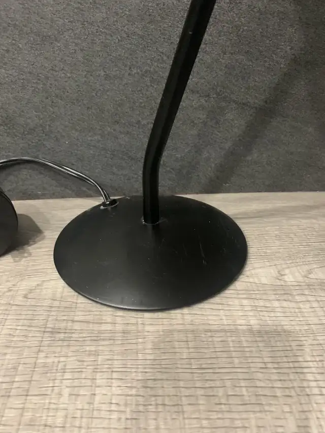 Great condition desk lamp with LED bulb63234833161857122