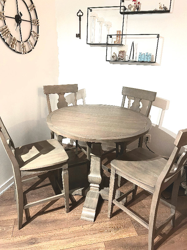 Pier 1 Kitchen Table and Chairs Set in Dining Tables & Sets in City of Toronto