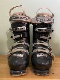 Ski boots size 6