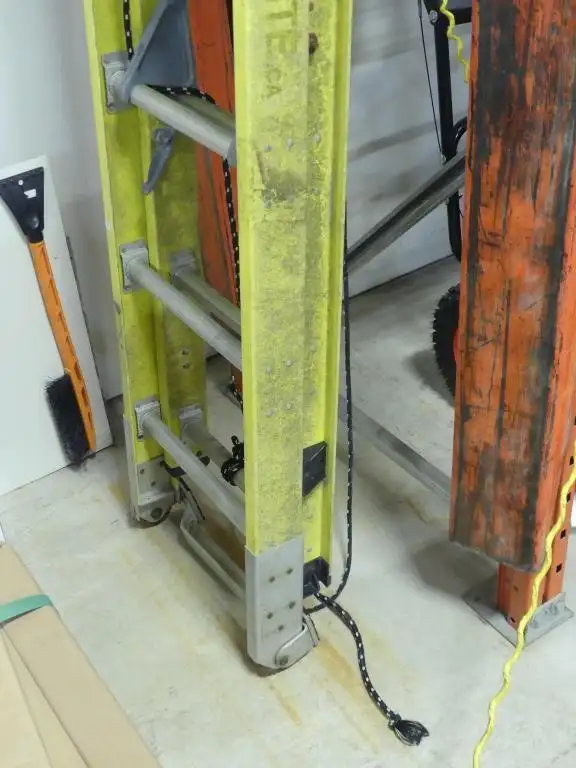FEATHERLITE FIBREGLASS 20' EXTENSION LADDER in Ladders & Scaffolding in Oakville / Halton Region - Image 5