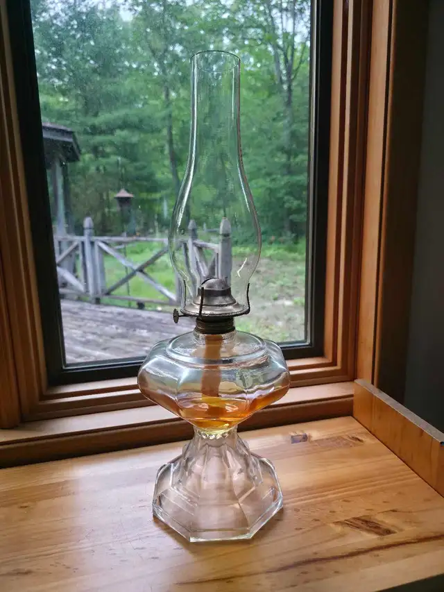 Antique Kerosene Lamp in Arts & Collectibles in Grand Bend - Image 2