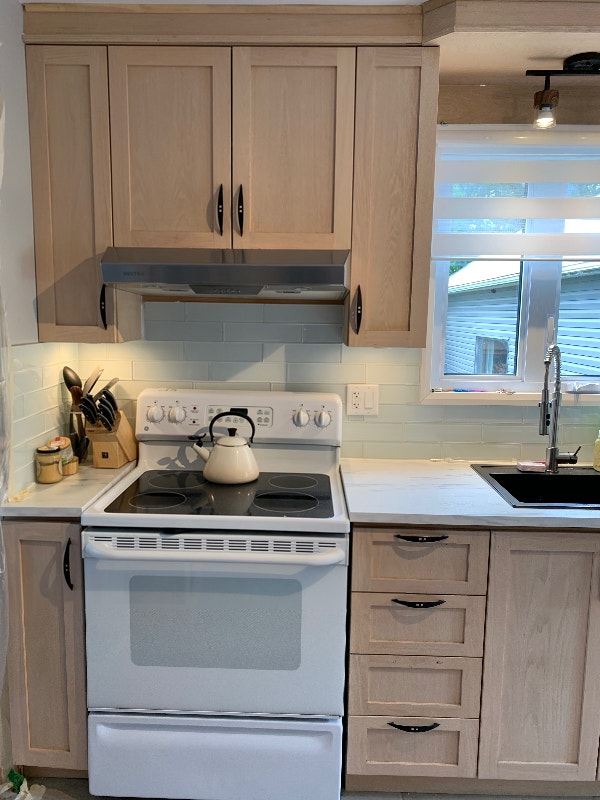 Cuisine complète en chêne démontée + et lavabo compris