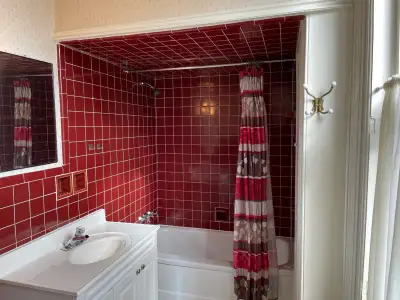 All inclusive. Includes heat, electricity, hot and cold water, parking First and last month rent dep...