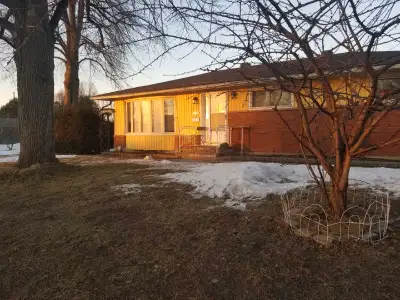 Basement bedroom Available close to Algonquin College