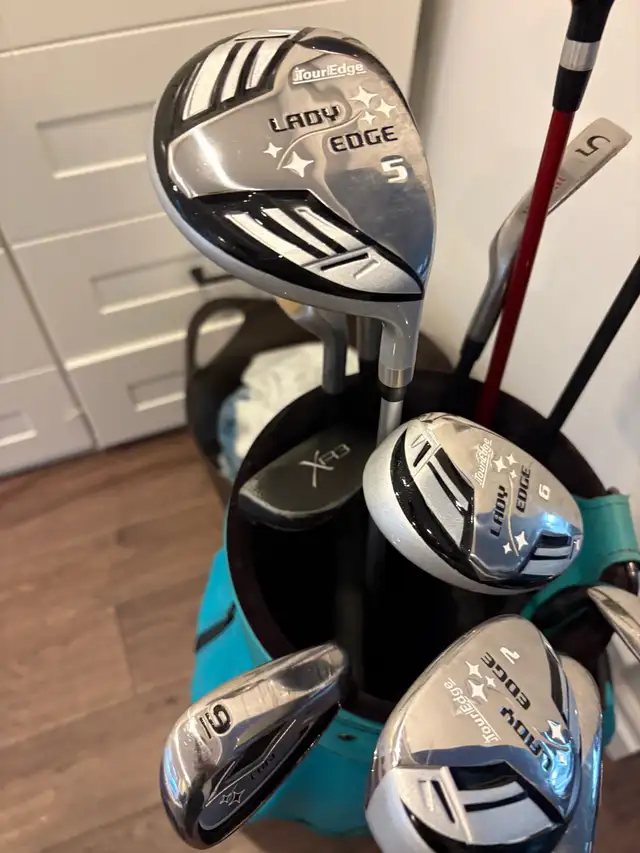 women’s right handed golf clubs and bag  in Golf in Guelph - Image 11