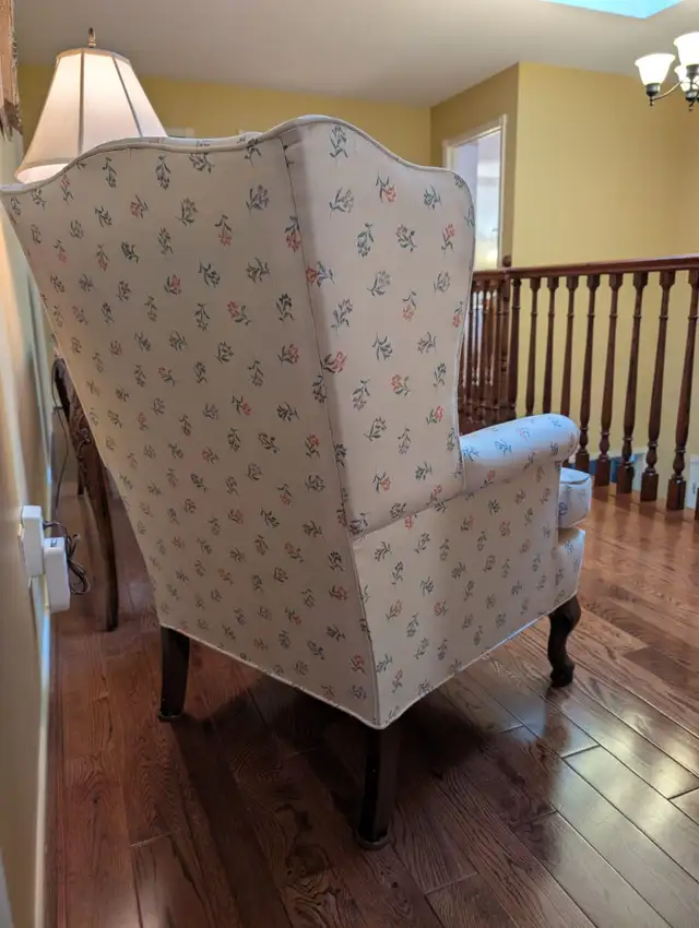2 Antique Queen-Anne Style Wingback Armchairs (MINT CONDITION) in Chairs & Recliners in Markham / York Region - Image 6