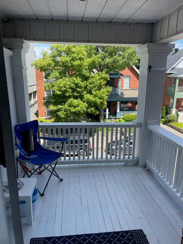 All Inclusive Centretown 3 Bedroom - 2 storey apt.