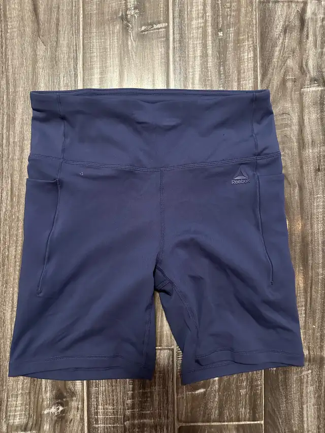 Women’s Medium Reebok Shorts in Women's - Bottoms in Mississauga / Peel Region - Image 2