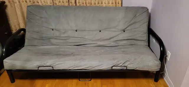 Canapé-lit en très bon état – Double usage in Couches & Futons in City of Montréal - Image 4