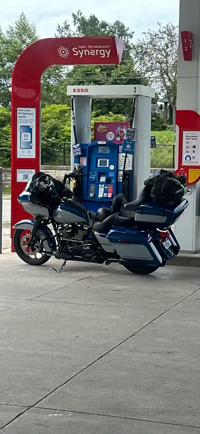 2023 avec 4800km siège, plus confortable, dossier, porte, bagage, adapté, poignée de 15 pouces beauc...