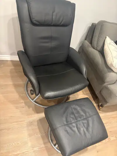 Black IKEA Chair - like new, barely used and in great condition