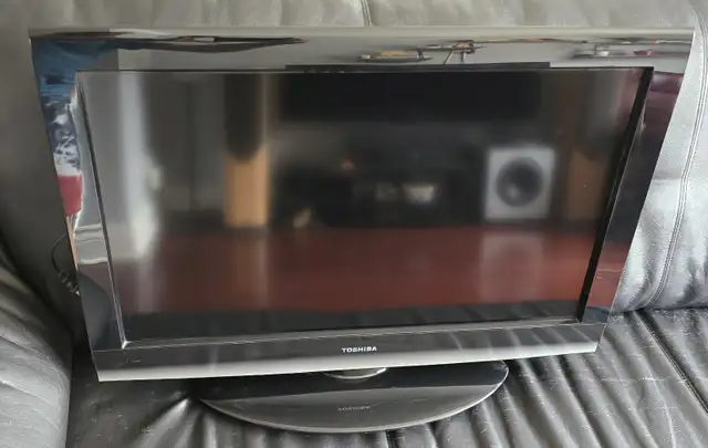 Toshiba 32E200U - 32 HDMI TV in TVs in Ottawa - Image 4