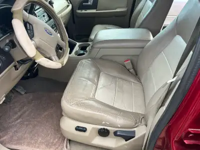 V8 , Ready To Go , Tidy Spacious 8 Seater . Moon Roof , Disconected . Front Seats , Electronic , Bac...