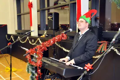 Singing pianist / one man band available for events, View more