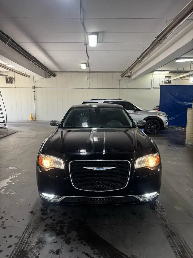 2017 Chrysler 300576493183976099846