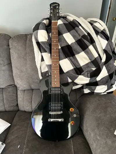 Gibson guitar with accessories , View more