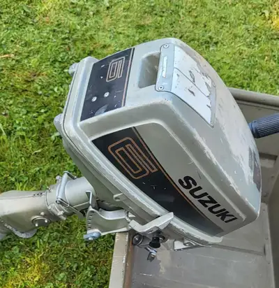 Selling a used Suzuki 6HP outboard motor, ideal for small boats and reliable performance. This motor...