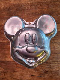 Wilton Mickey Mouse Cake Pan (2001)