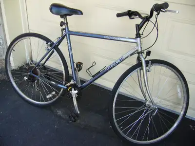 Velo Hybride 21V Trek Multitrack 700 Quick release roues, siege., View more