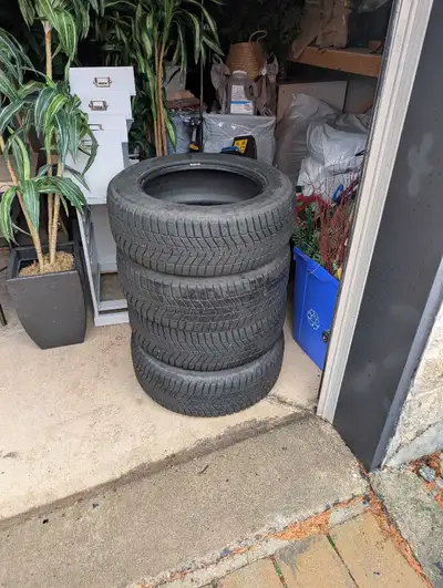 225 / 60 R 17 Like brand new and used only 1 season for 2000km. I ended up buying a different vehicl...