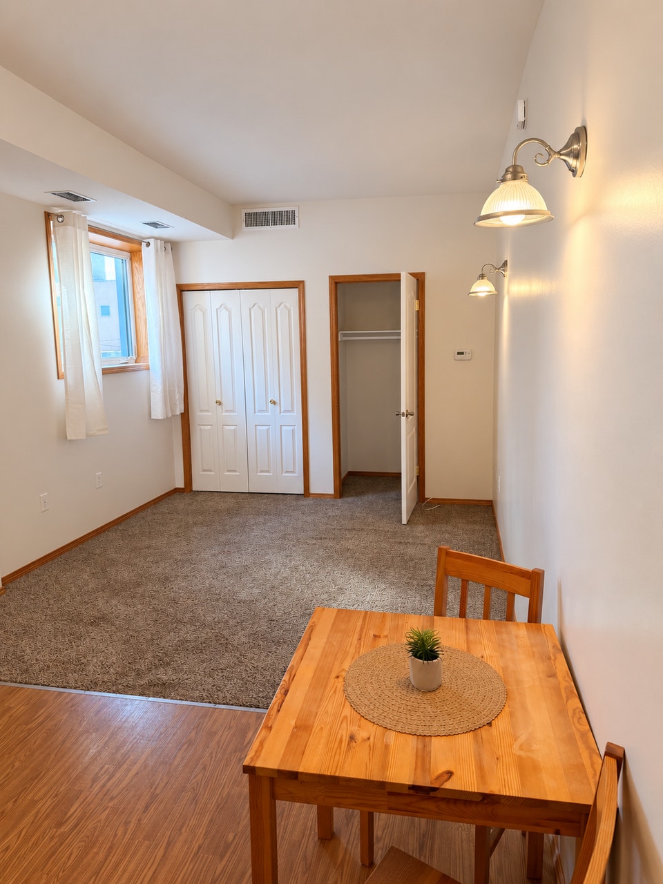 Studio Apartment-Medicine Hat 4