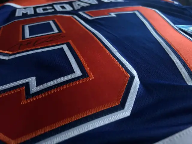 Connor McDavid AUTO SIGNED Jersey Oilers BEAUTY Showcase 298 in Arts & Collectibles in Edmonton - Image 4