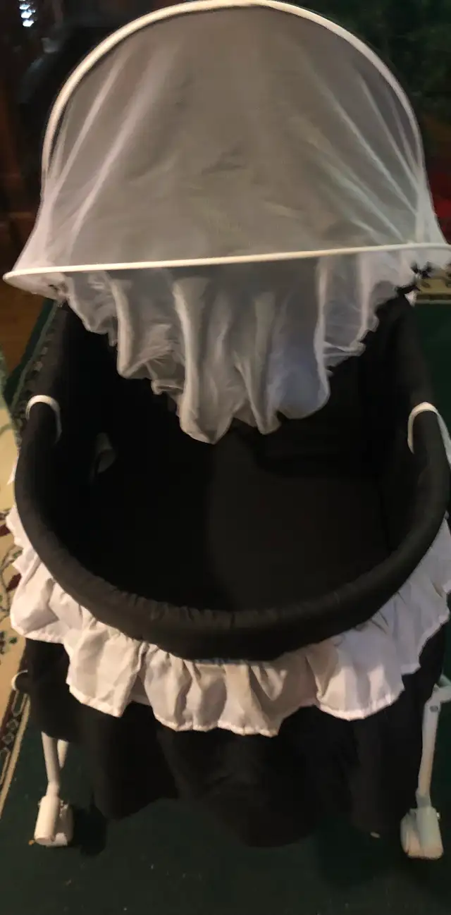 Baby Bassinet on Wheels in Other in Chatham-Kent - Image 7